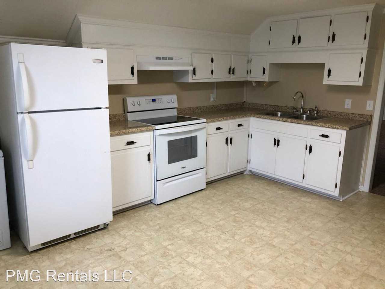 212 W. Lee St. - Photo 2 of 9