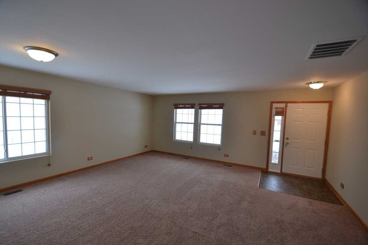 39884 Stoneywood Dr - Photo 2 of 12