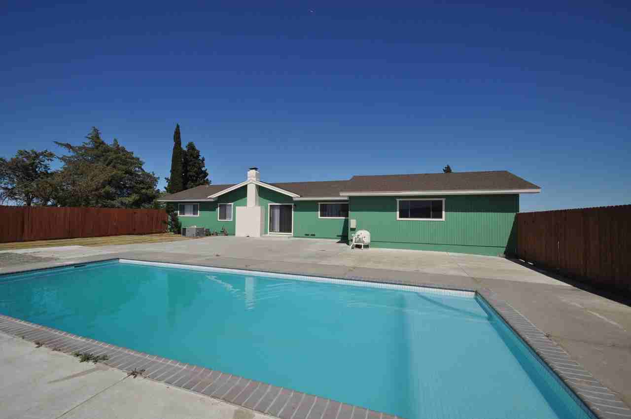 6565 Byrnes Rd - Photo 3 of 13