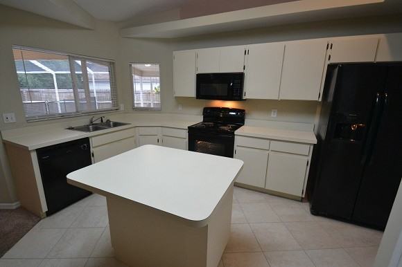 2418 Cedarcrest Pl - Photo 3 of 8