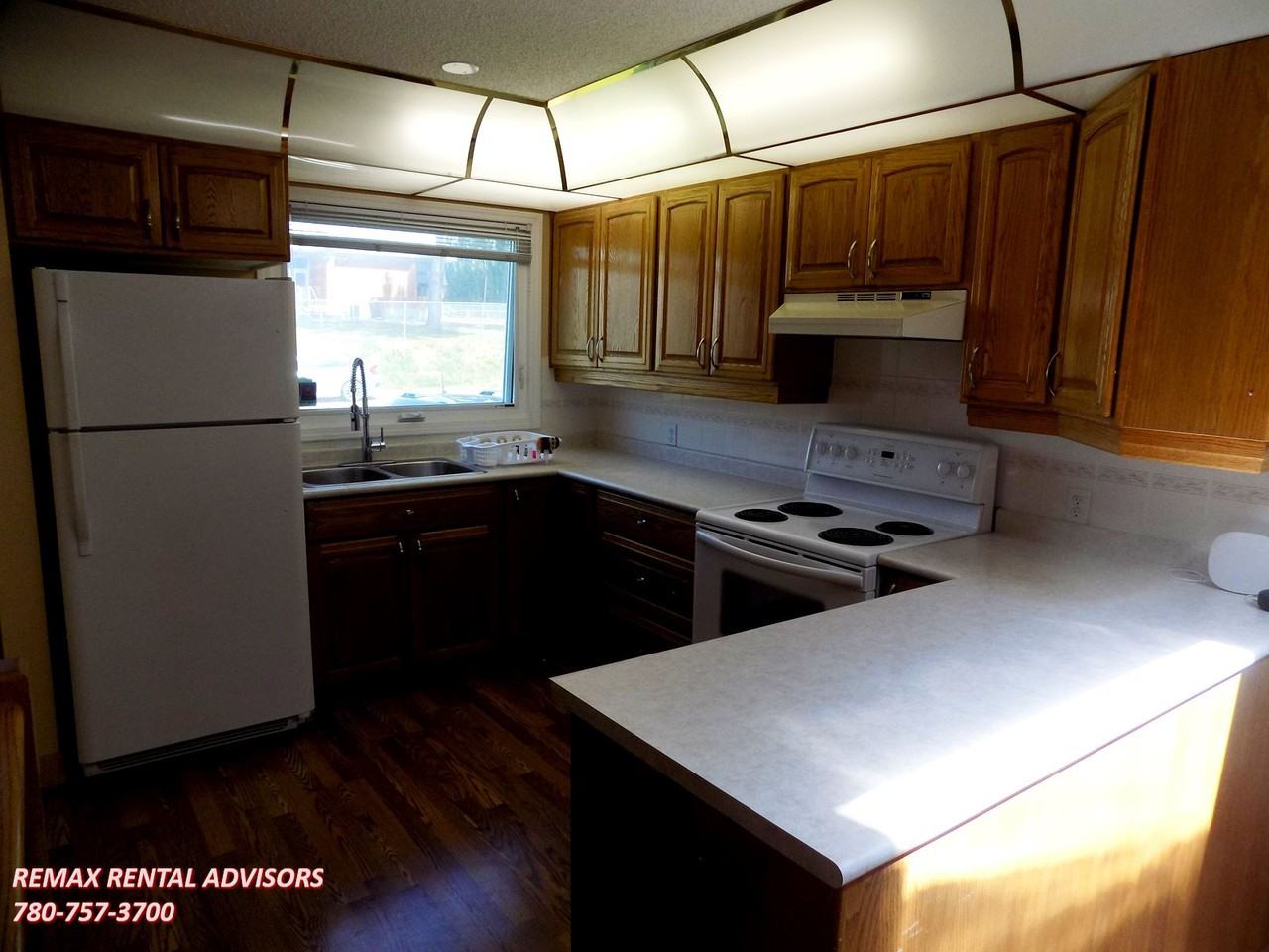 5205 49 Ave - Photo 2 of 21