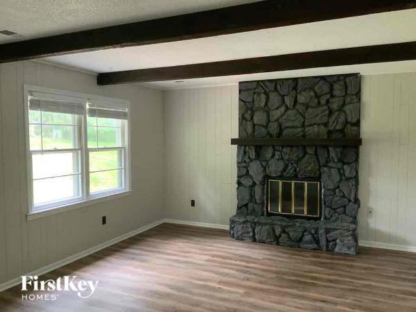 1108 Ne 97th St - Photo 2 of 10