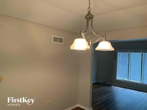 1108 Ne 97th St - Photo 3 of 10
