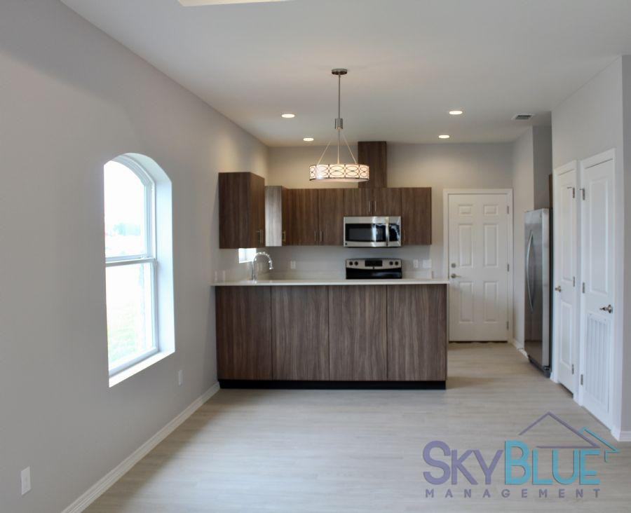 1901 Jackson St. Apt 3 - Photo 3 of 11