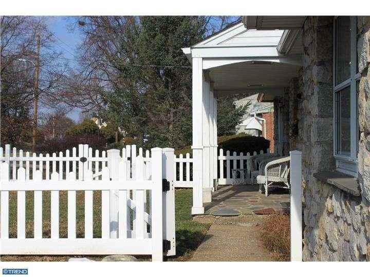 967 Belvoir Rd - Photo 3 of 24