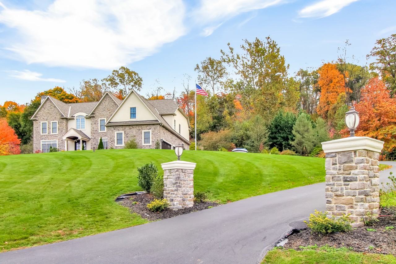 4 Woods Way - Photo 3 of 50