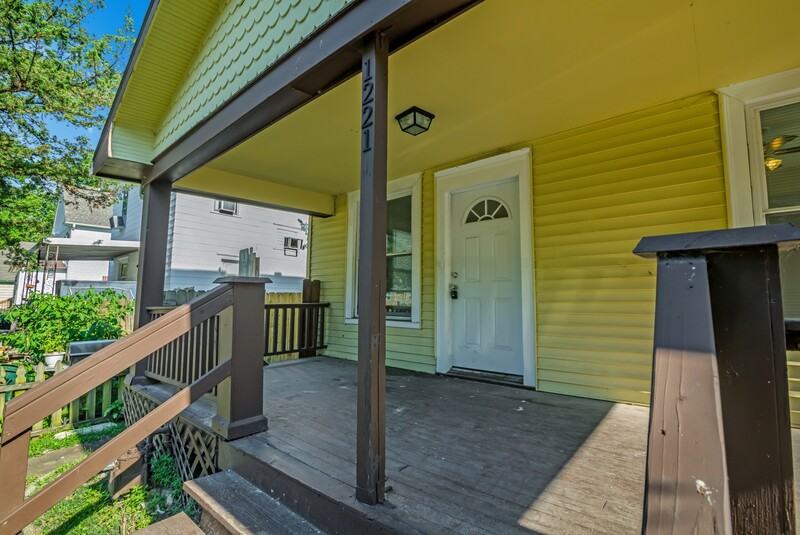 1221 Sw Throop St - Photo 2 of 19