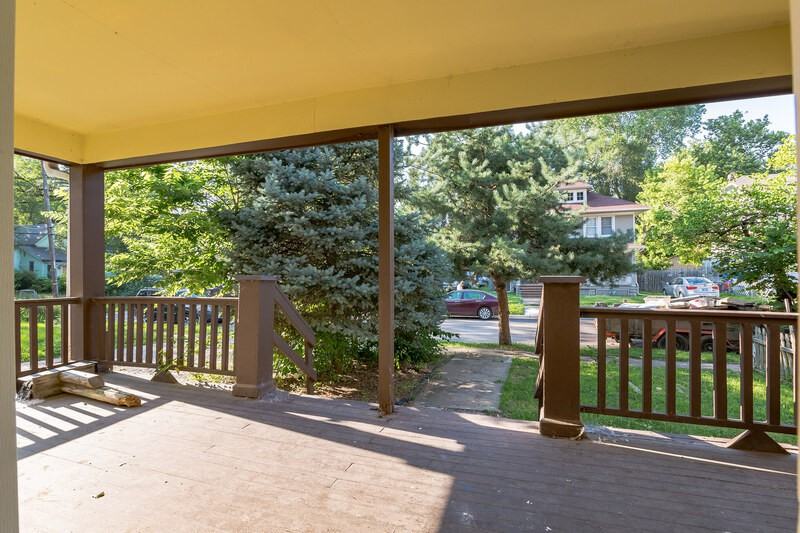 1221 Sw Throop St - Photo 3 of 19