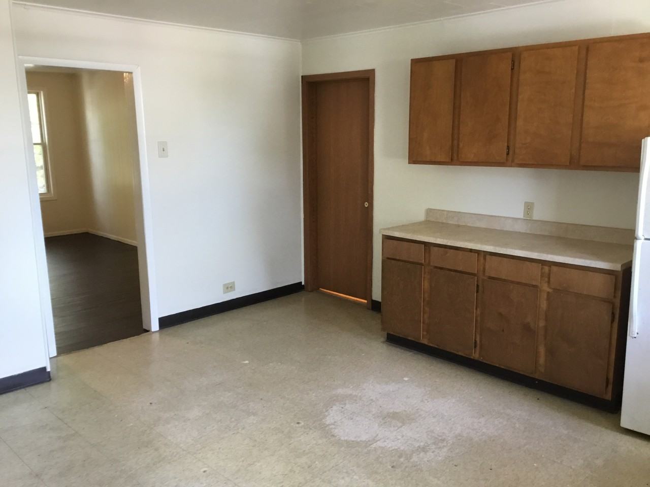 1204 E. 9th street - Photo 3 of 4