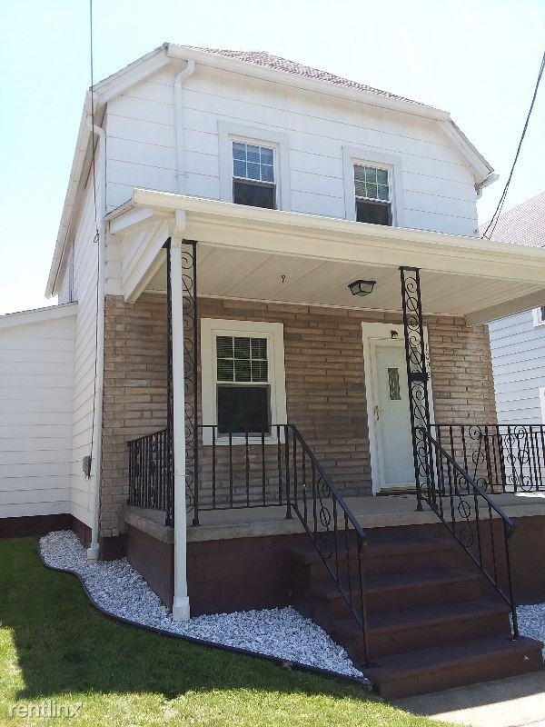 1092 10th St - Photo 2 of 17