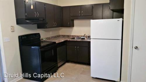 3815 Parklane Dr - Photo 3 of 11