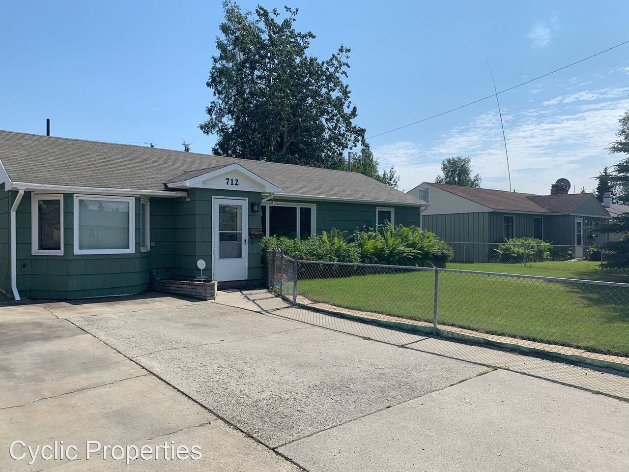 712 Bentley Dr - Photo 2 of 12