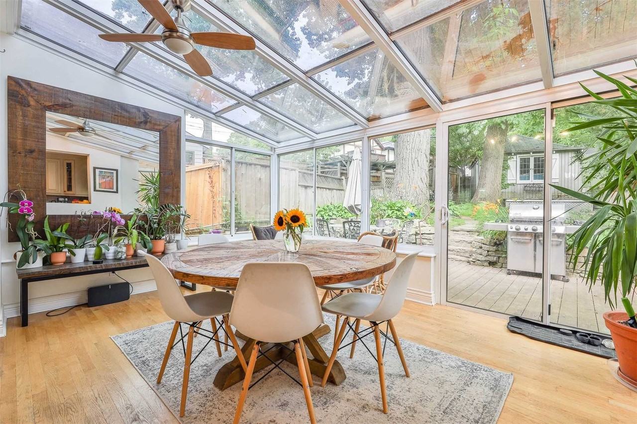 252 Glen Manor Drive West - Photo 3 of 9