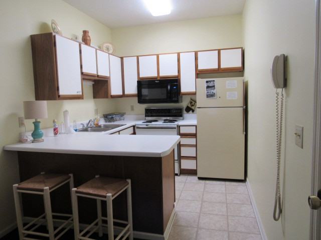 White Columns - Photo 3 of 6