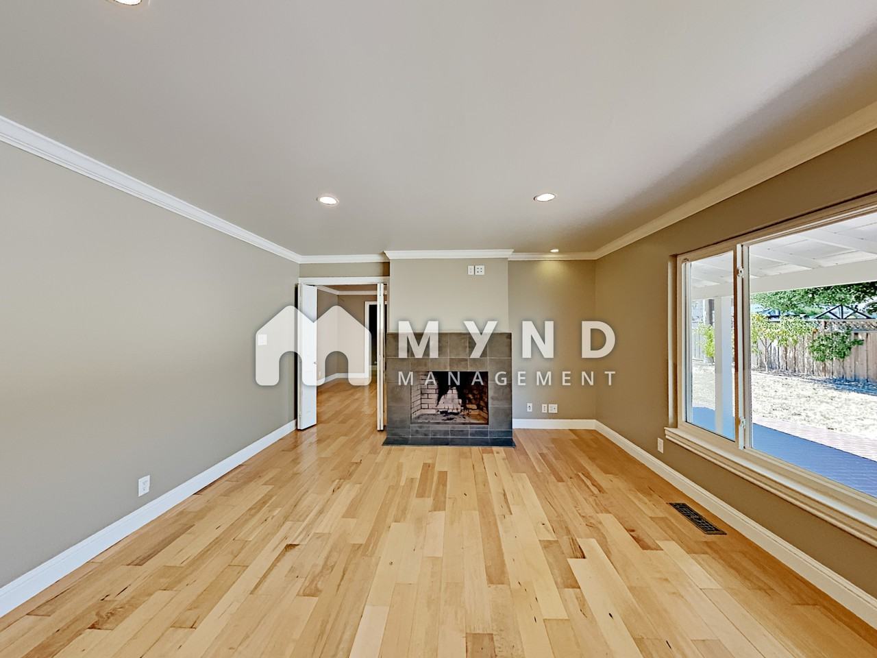 2048 Louise Ln - Photo 2 of 19