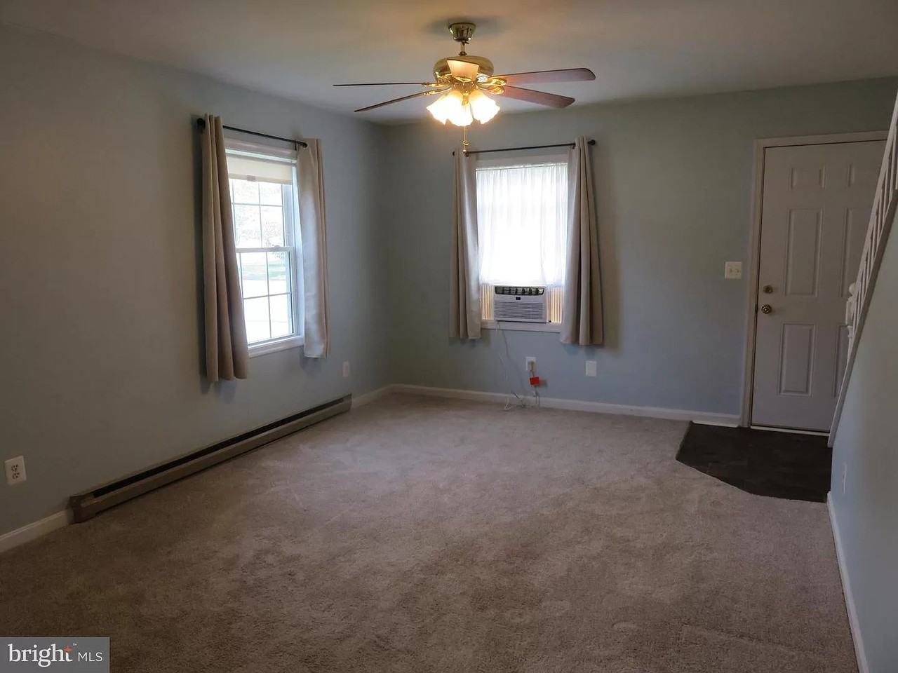 809 W Caroline St - Photo 2 of 11