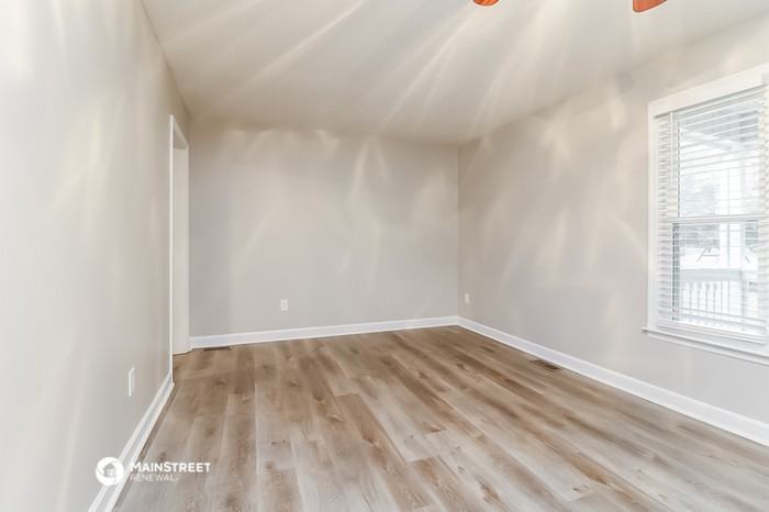 506 E J St - Photo 2 of 16