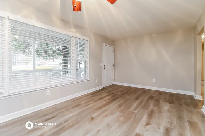 506 E J St - Photo 3 of 16