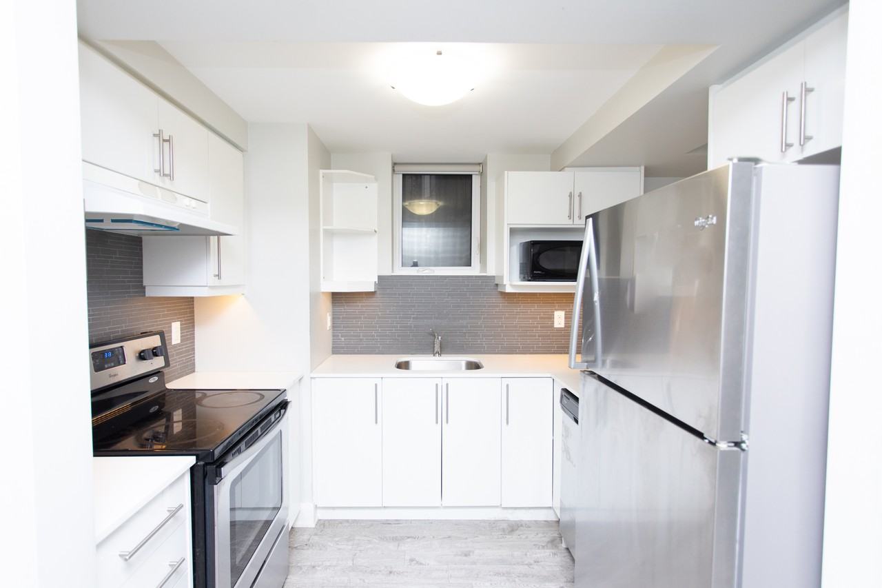 686 Bathurst Street - Photo 2