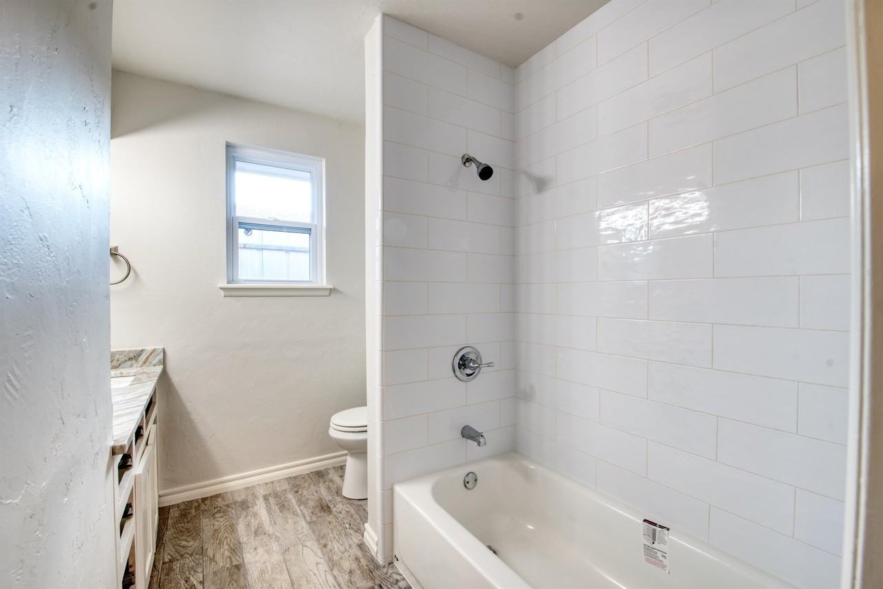 7604 Nw 29th St #1 - Photo 6 of 15