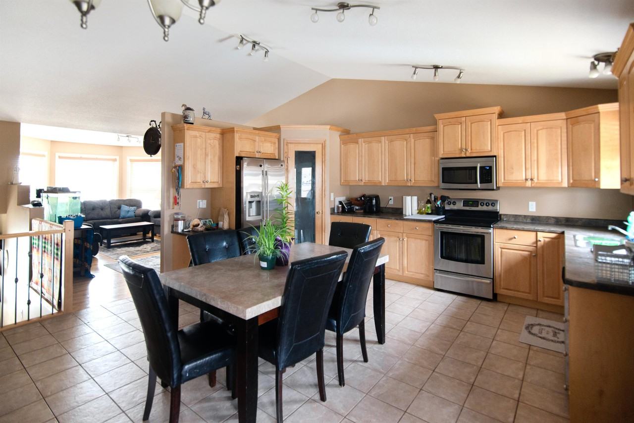 4010 42 St #1 - Photo 2 of 18