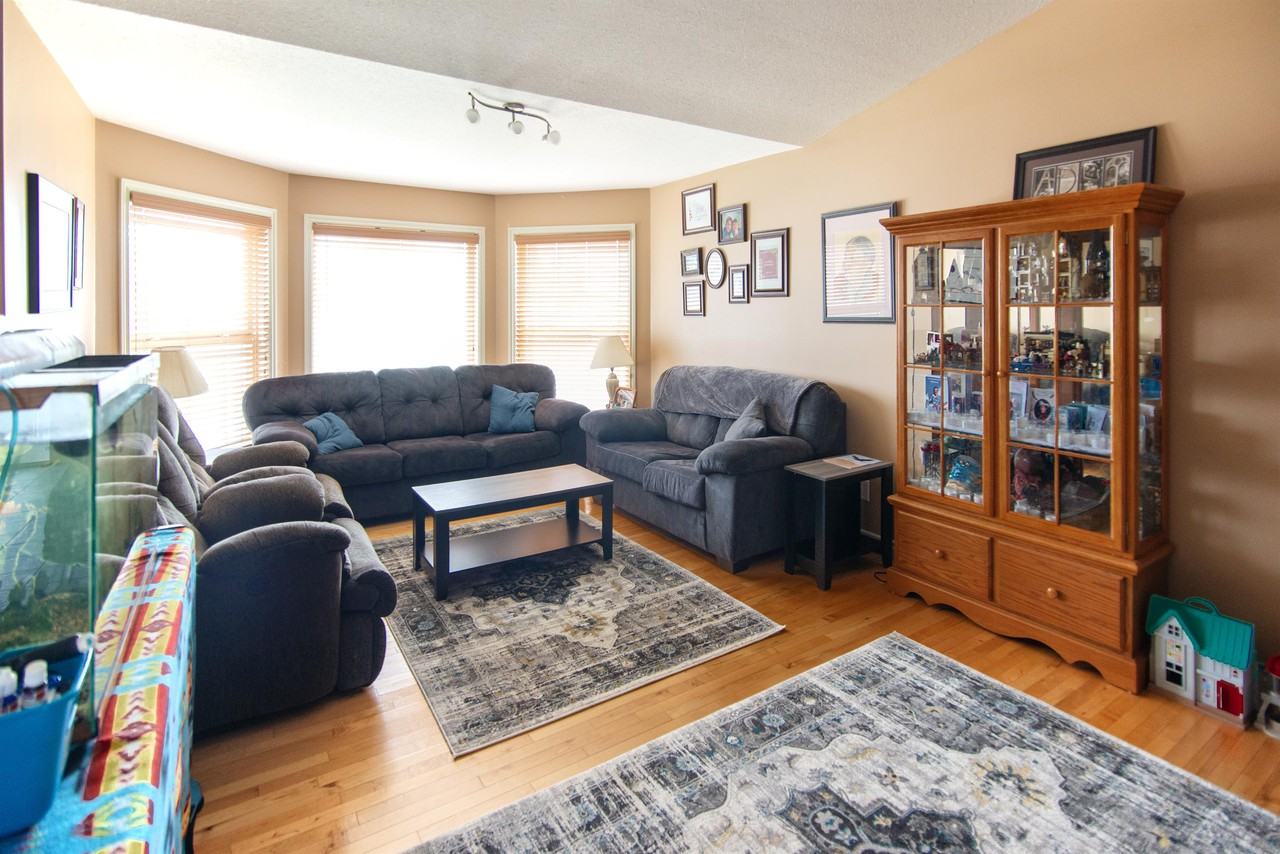 4010 42 St #1 - Photo 3 of 18