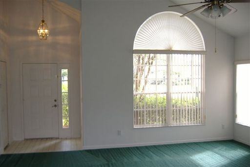 2228 Albion Ave - Photo 3 of 10