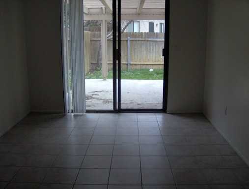 9062 Paddington Dr - Photo 3 of 9