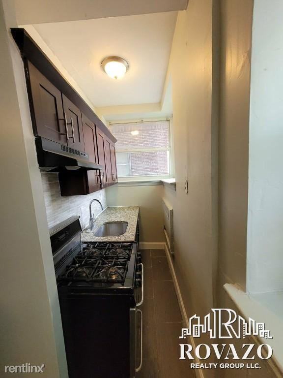 129 N Walnut St - Photo 2 of 6