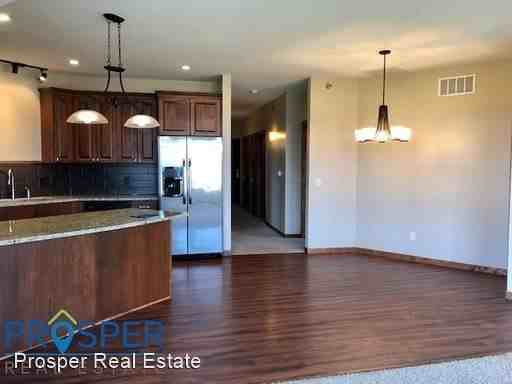 401 Pinnacle Way - Photo 2 of 33