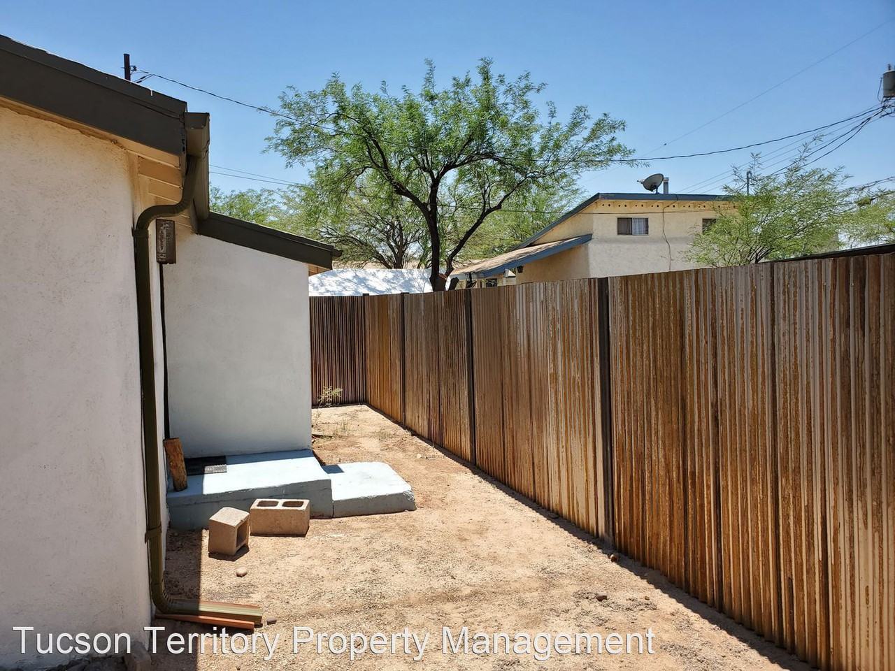 2531 N Orchard Ave - Photo 3 of 19