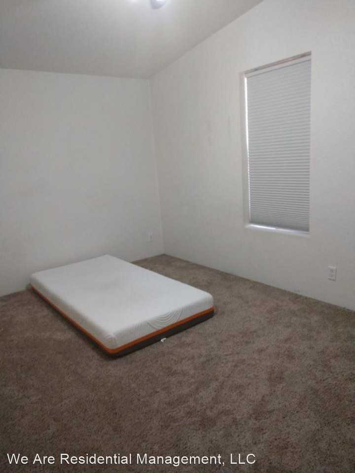 2431 West Rock Island Avenue - Photo 3 of 4