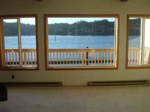 1384 Bay St - Photo 2 of 3