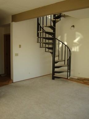 1384 Bay St - Photo 3 of 3