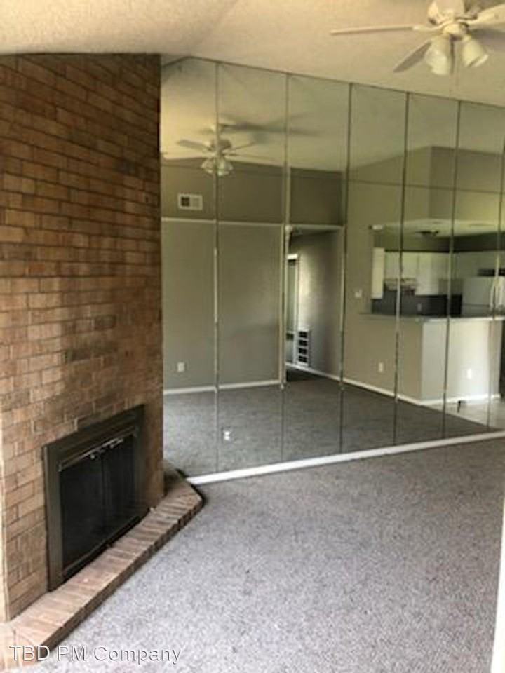 1017 Sw 103rd Ter - Photo 2 of 10