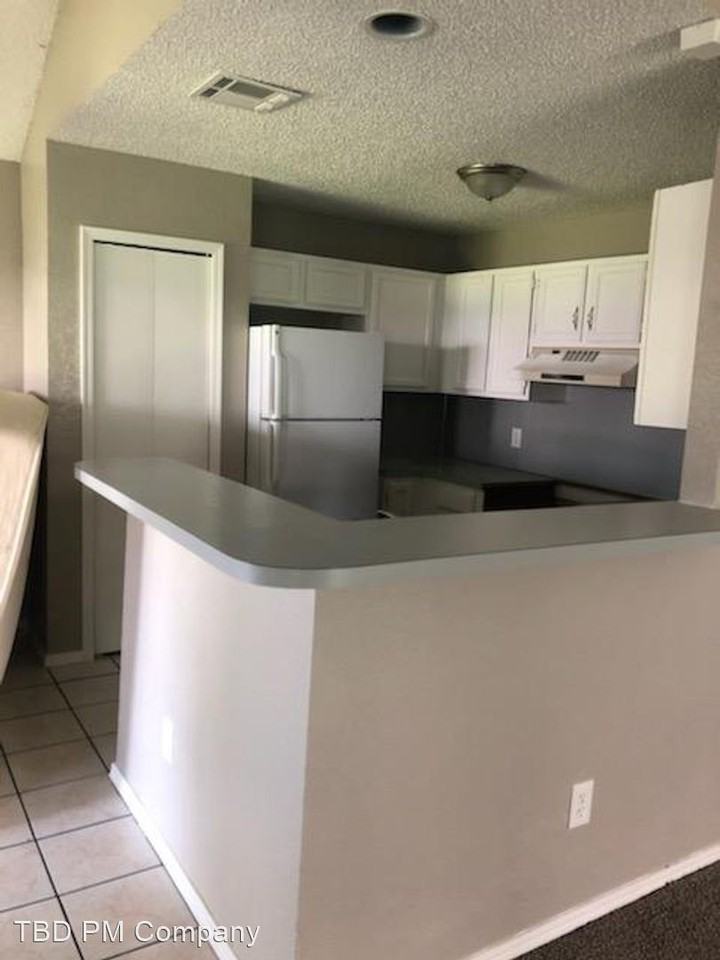 1017 Sw 103rd Ter - Photo 3 of 10