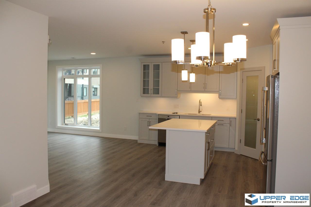 1946 Redview Terrace - Photo 2 of 13