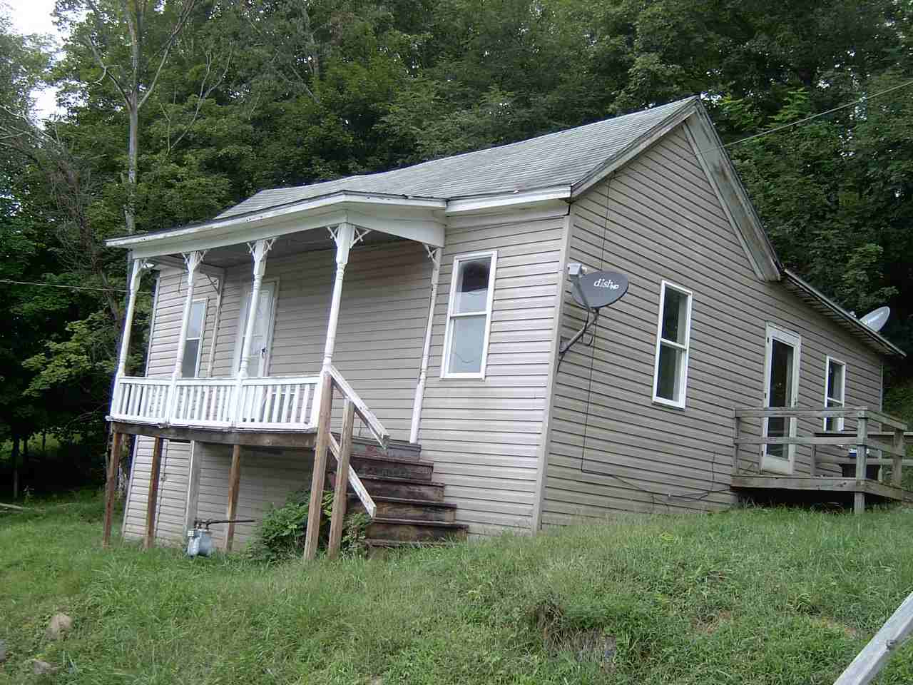 1009 E 1st St - Photo 2 of 9