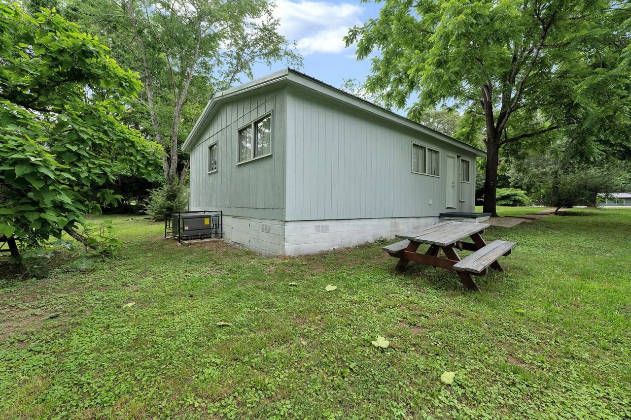 7152 Glass Dr - Photo 3 of 11