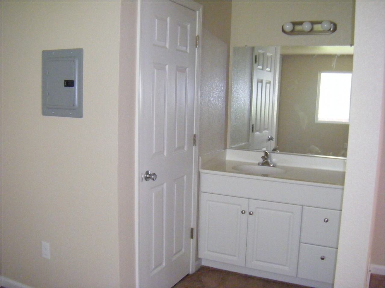 8 Donegal Ct - Photo 5 of 27