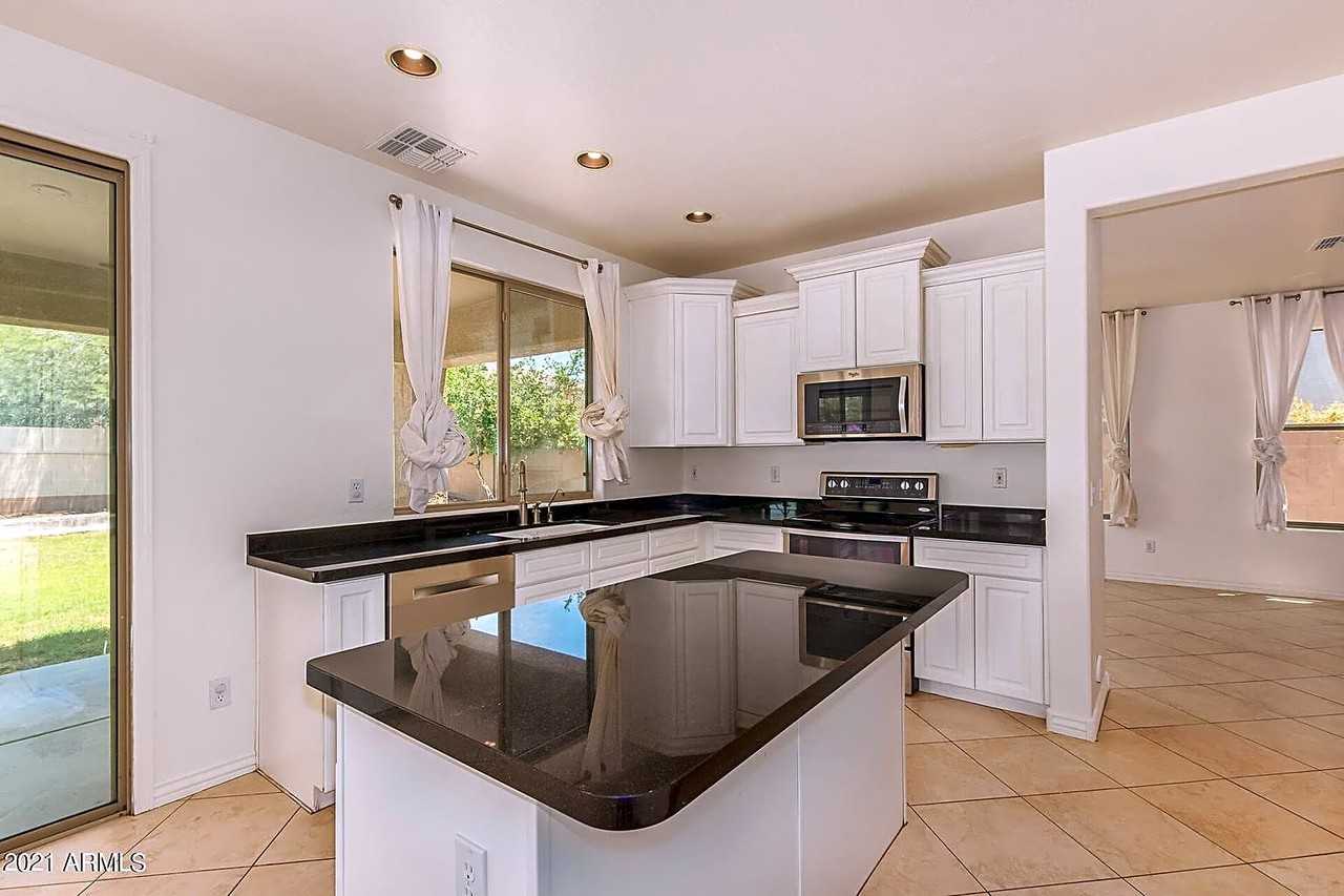 4660 E Peach Tree Dr - Photo 2 of 35