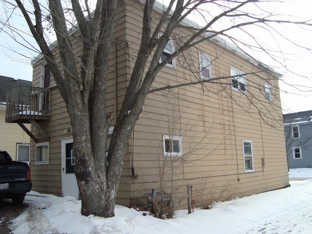 1202 Omaha St - Photo 3 of 8