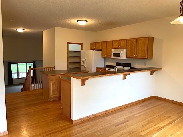 707 7th St - Photo 4 of 22