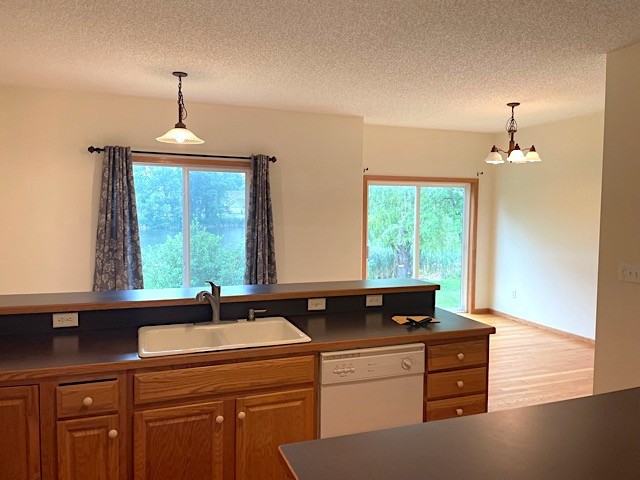 707 7th St - Photo 3 of 22