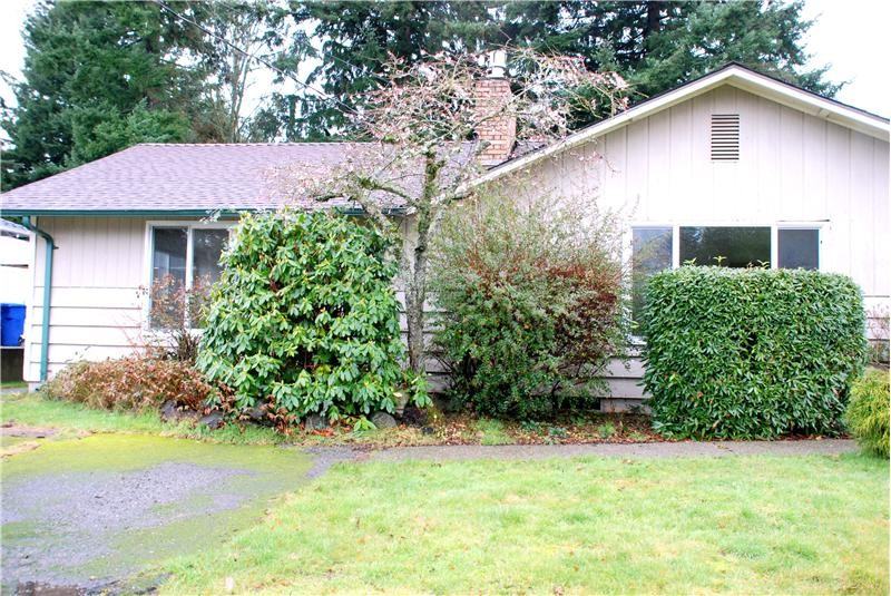 1215 Pierce Pl NE - Photo 2 of 19