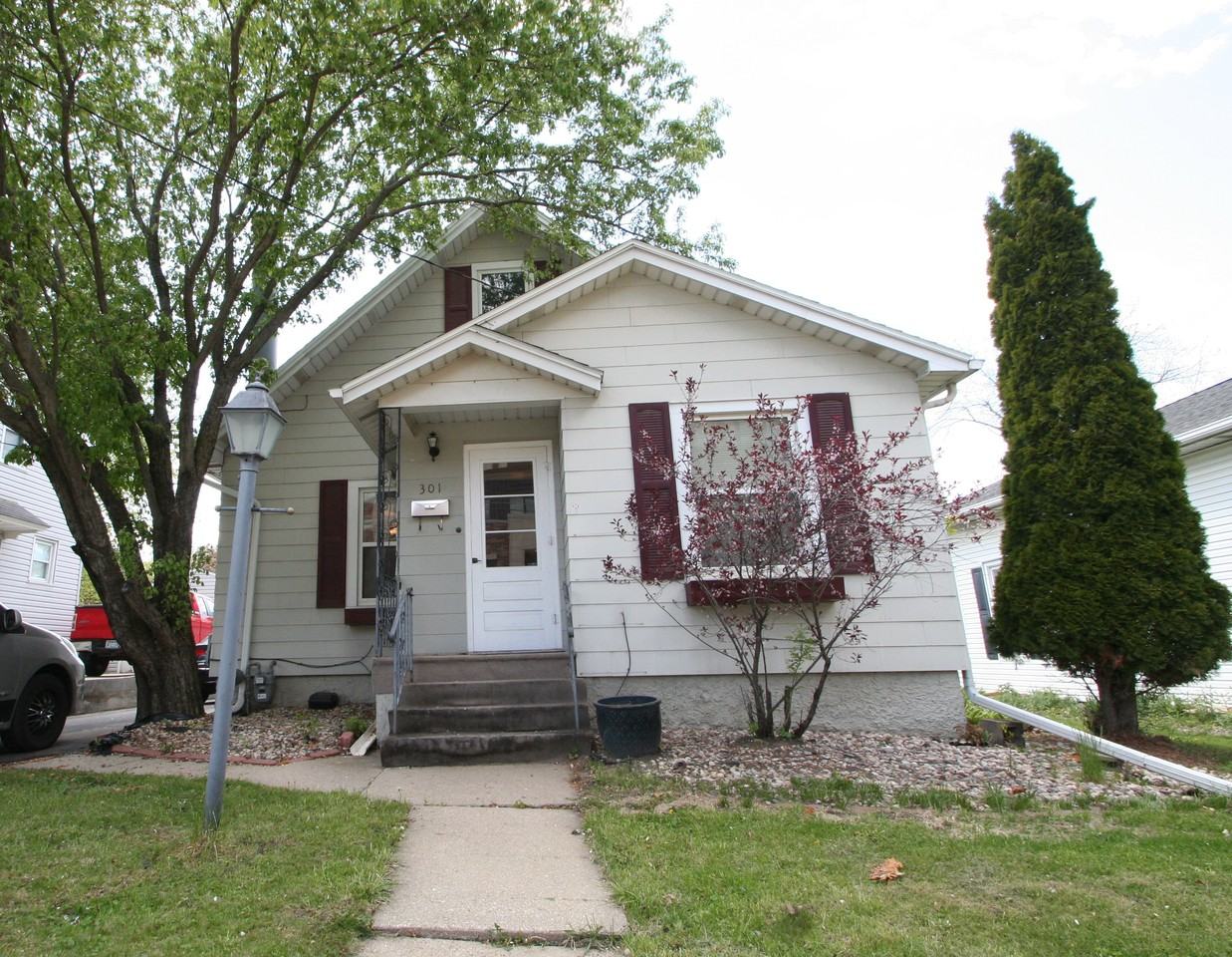 301 15th Avenue Southwest - Photo 2 of 16