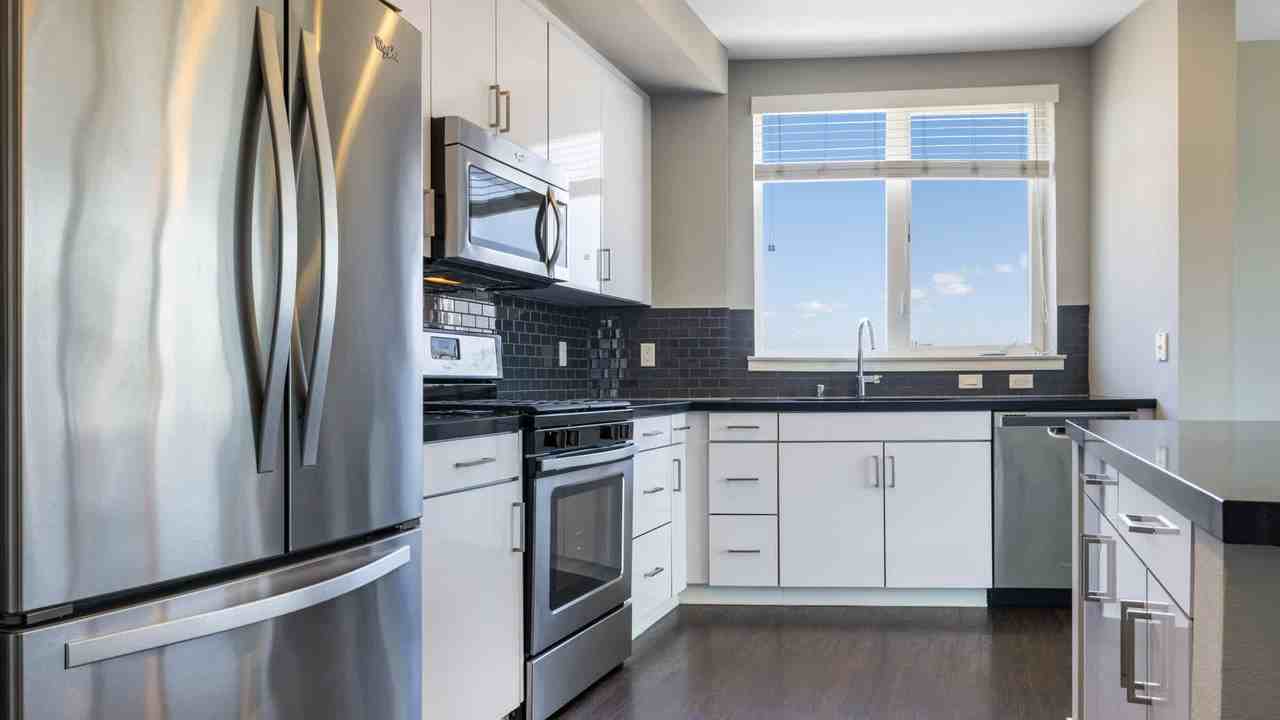 Altitude - Photo 7 of 47