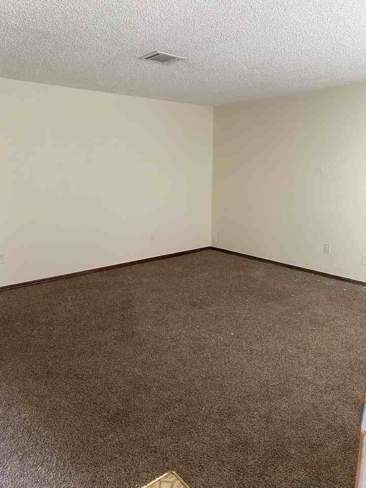 2902 Sw 86th St #1 - Photo 4 of 21
