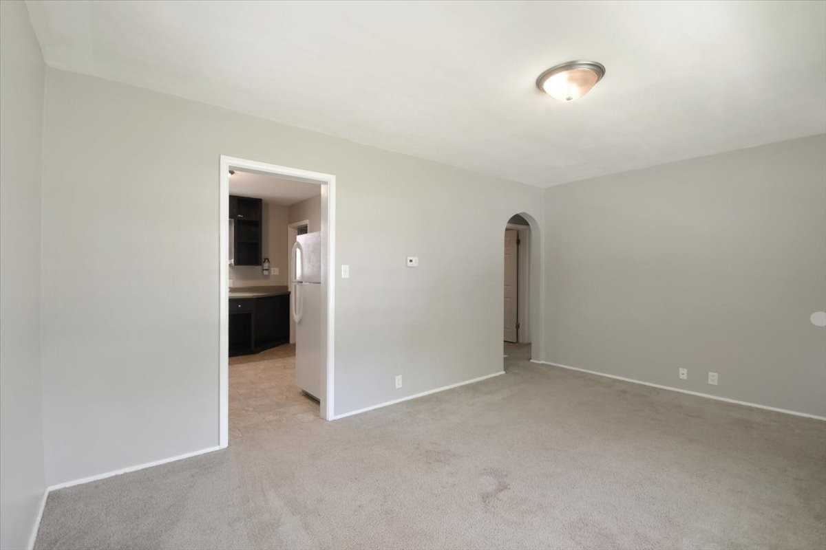 903 N Willis Ave #1 - Photo 7 of 10