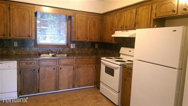 303 Woodlawn Dr - Photo 3 of 8